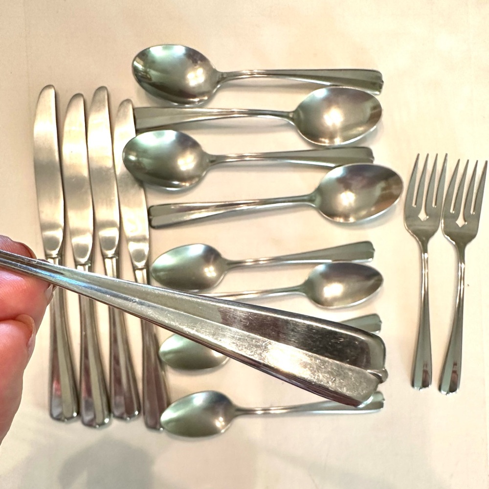 Oneida Gala Impulse Stainless Steel Classic Flatware set of 15